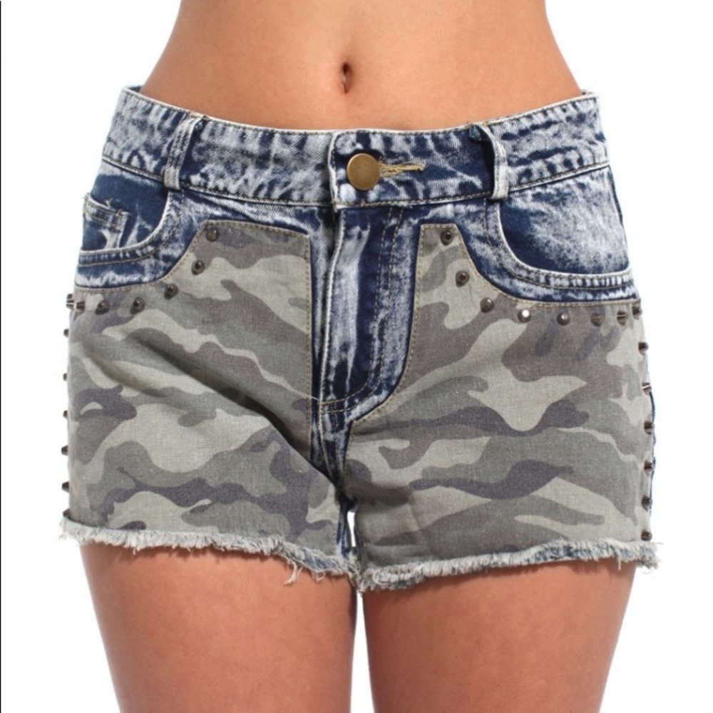 Camo Studded Acid Washed High Wasted Shorts